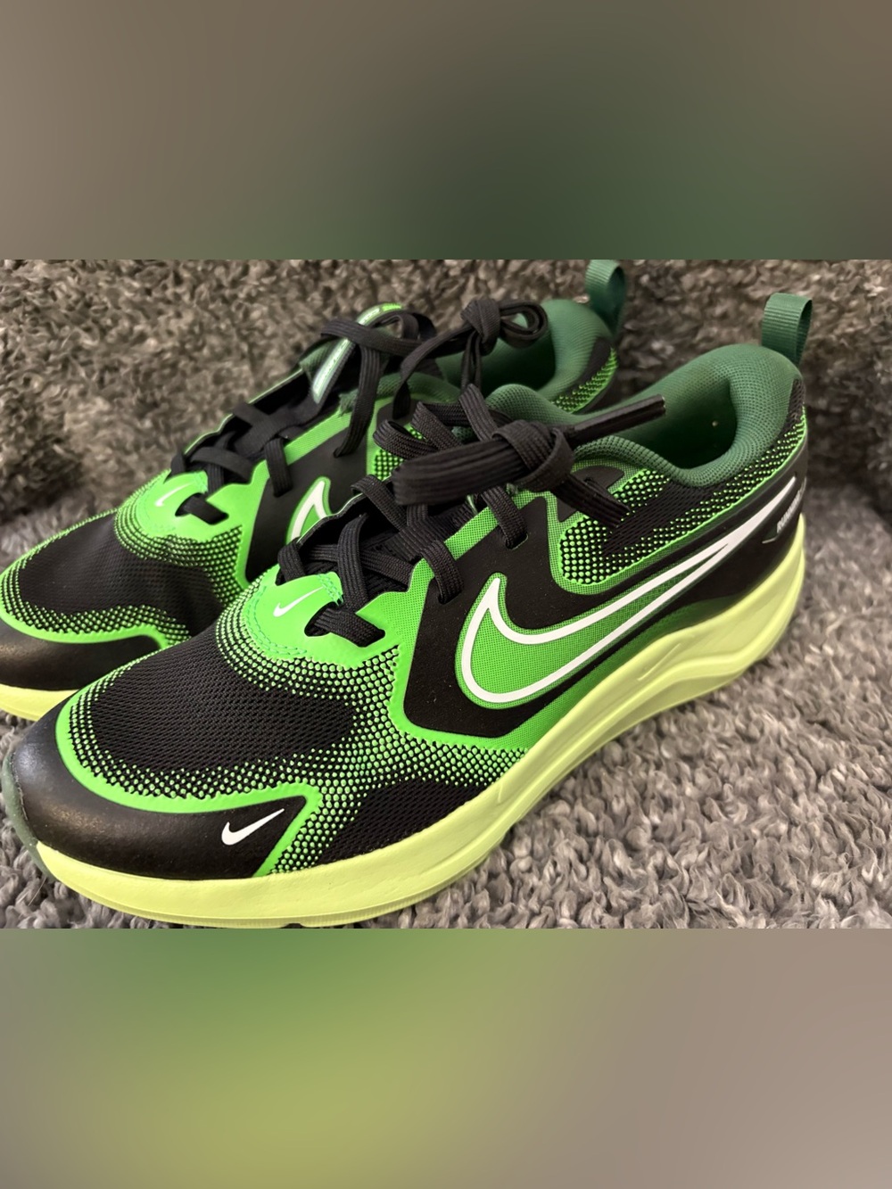 Nike Black and Neon Green Athletic Sneakers - cosmic runner